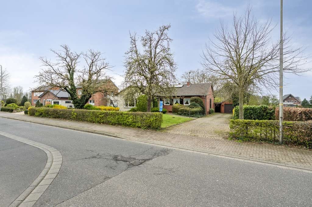 Immobilie in Waldfeucht - Wohnen auf einer Ebene mit Gartenidylle und viel Ruhe in Waldfeucht! - Bild 2