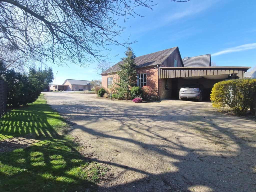 Immobilie in Dörpstedt - Charmantes Zweifamilienhaus mit Schmiede & Baugrundstück in ländlicher Umgebung - Bild 2