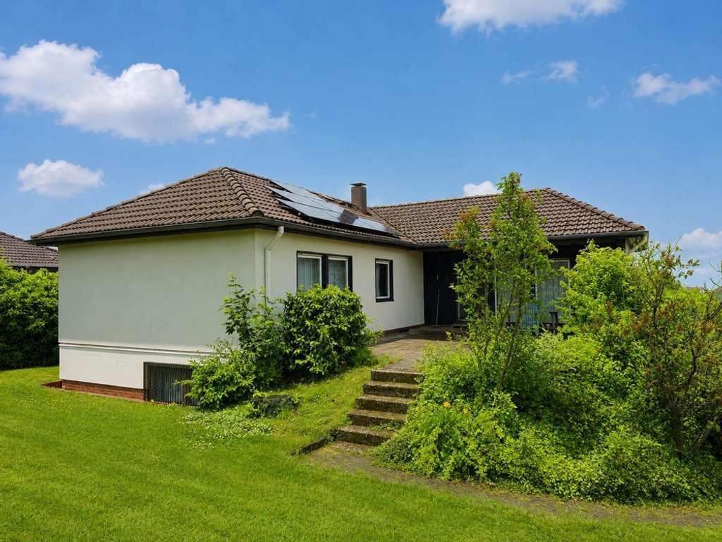 Immobilie in Schenklengsfeld - Einfamilienhaus mit großem Sonnengarten in Wippershain ! - Bild 0