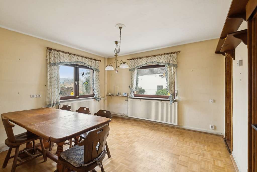 Immobilie in Gau-Algesheim - Großzügiges Einfamilienhaus mit  Sauna & Ausbaupotenzial – ideal für Familien oder Kapitalanleger! - Bild 3