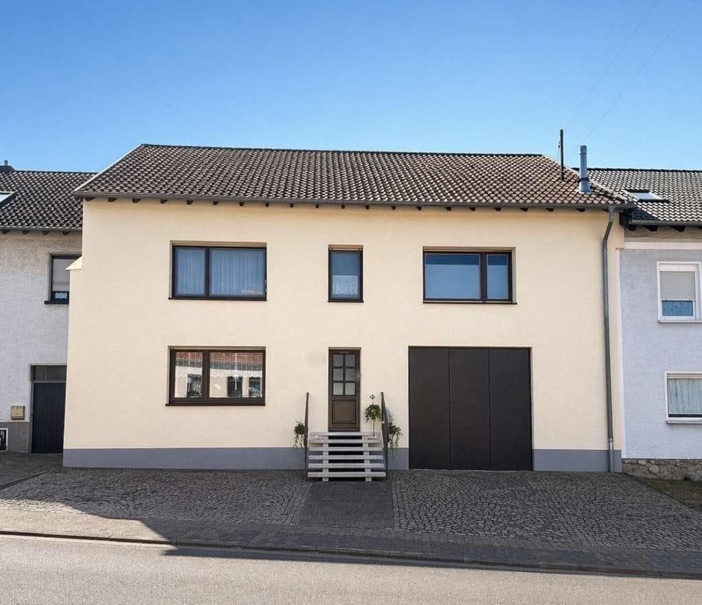 Immobilie in Wallerfangen - Charmantes Zweifamilienhaus mit Scheune und Ausbaupotenzial in Wallerfangen-Ittersdorf! - Bild 0