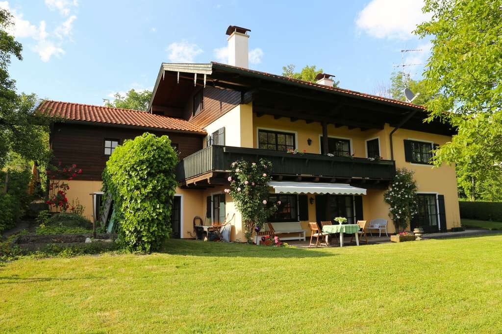 Immobilie in Seeon-Seebruck - Seeon-Roitham:  Charaktervolles  Landhaus  unweit des Seeoner Sees - Bild 1