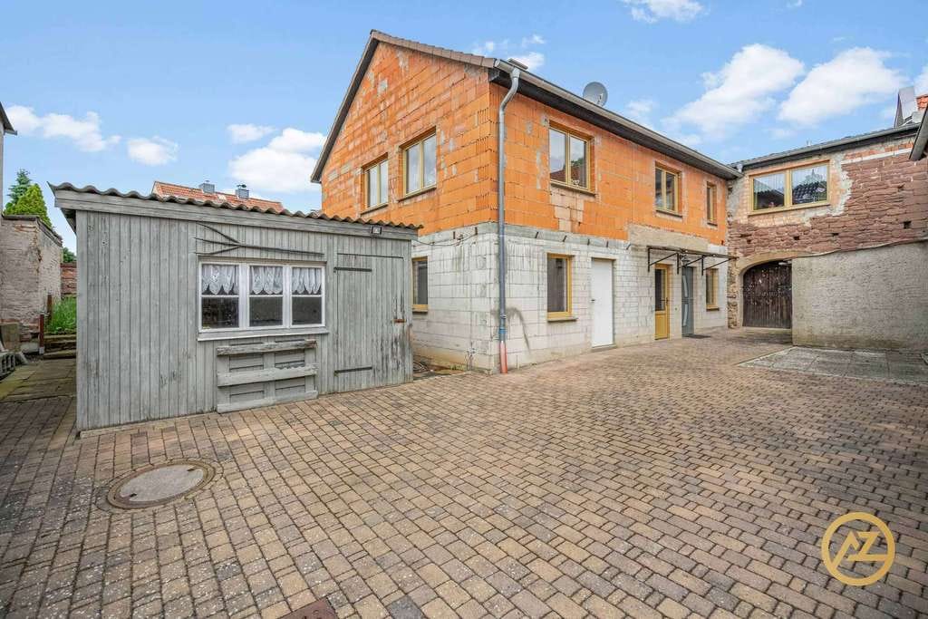 Immobilie in Altenhausen - „Einziehen, anpacken, wohlfühlen: Wohnhaus mit Hof, Garage und Potenzial in Ivenrode“ - Bild 0