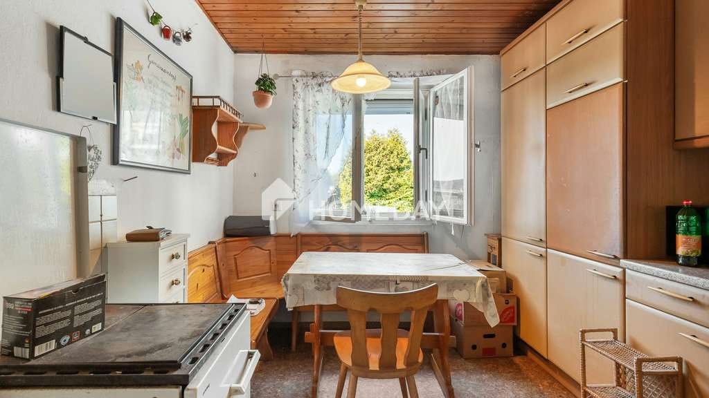 Immobilie in Windsbach - Sanierungsbedürftiges Einfamilienhaus mit viel Raum für Ihre Ideen - Bild 3