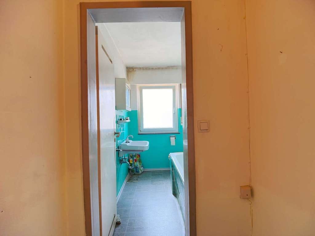 Immobilie in Rastatt - Provisionsfrei! Zentrale Sanierungsbedürfte 1-Zimmer Wohnung mit Balkon - Bild 4