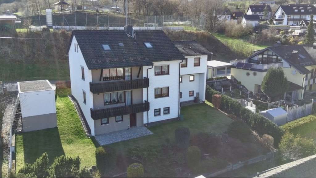 Immobilie in Presseck - Top gepflegtes 3-Parteien Wohnhaus in Wartenfels mit drei Garagen - Bild 0