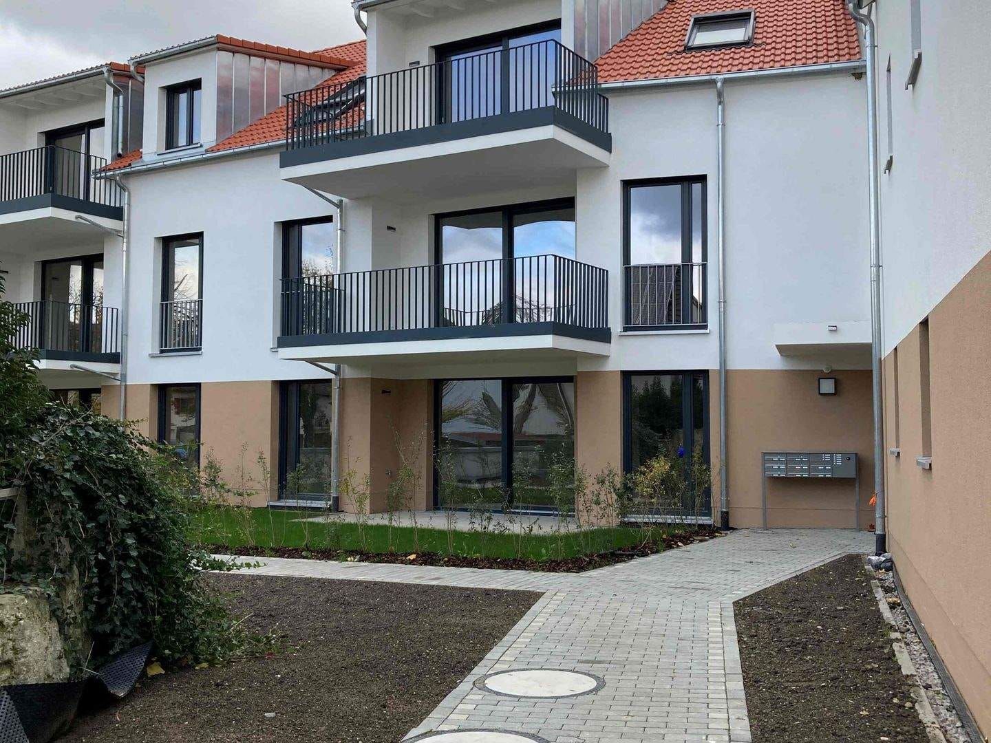 Immobilie in Heitersheim - Wohnen im Honiggarten Heitersheim, Honiggasse, großzügige, helle 4- Zimmer-Wohnung im DG, großer Südbalkon - Bild 2