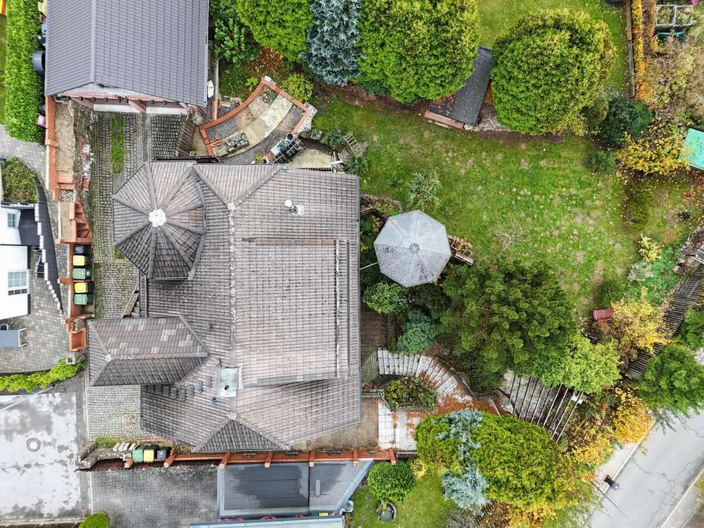 Immobilie in Herscheid - NEU: Großzügiges Mehrfamilienhaus mit drei Wohnungen in ruhiger Lage von Herscheid zu verkaufen!!! - Bild 2