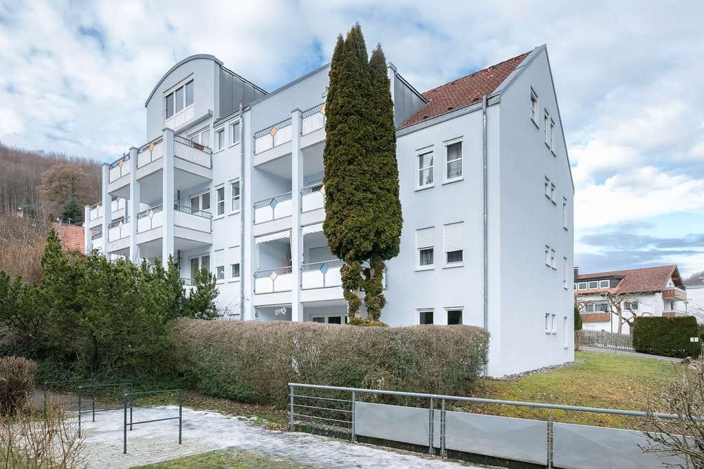 Immobilie in Blaubeuren - Dachgeschosswohnung mit Charme - einziehen und wohlfühlen - Bild 0