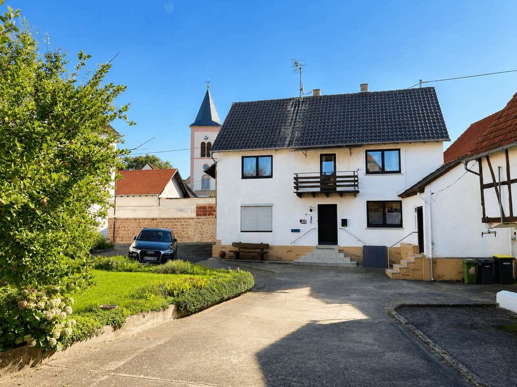 Immobilie in Büdingen - Anwesen mit Scheune, Werkstatt, Carport und großem Grundstück – Wohnen, Arbeiten und Entwickeln - Bild 0