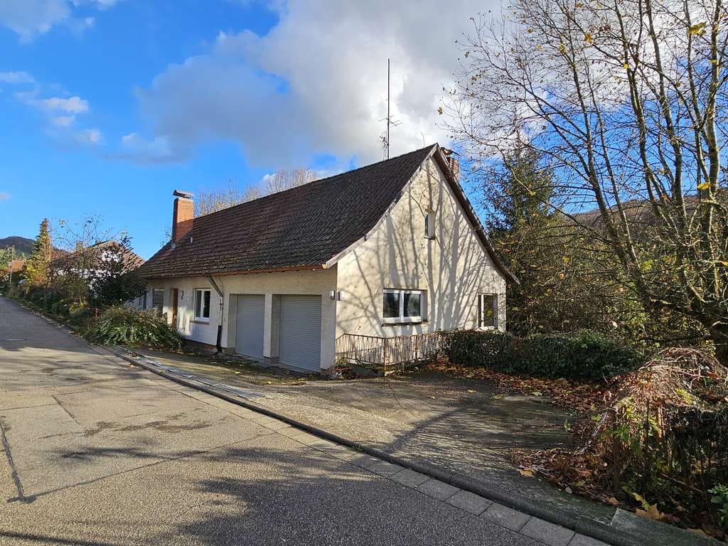 Immobilie in Inzlingen - Sanierungsbedürftiges, großzügiges 1-2-Fam.Haus mit wunderbarem Blick und viel Potenzial - Bild 0