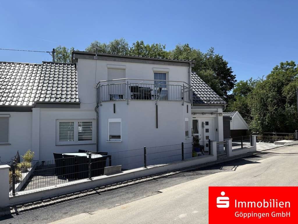 Immobilie in Gingen an der Fils - Sanierte DHH mit schönem Grundstück in ruhiger Lage! - Bild 0