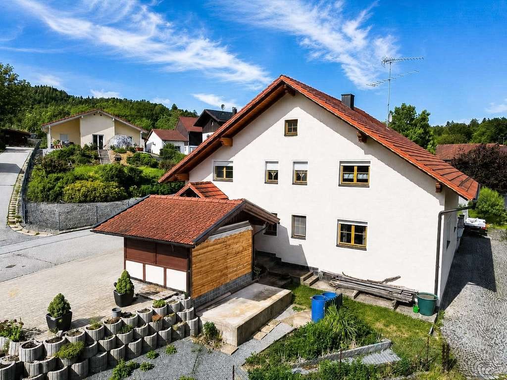 Immobilie in Tittling - Doppelhaus in Tittling: viel Platz für Familie, Gartenzeit und neue Lebensideen - Bild 2