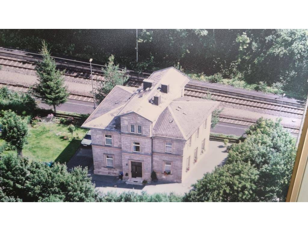 Immobilie in Creußen - Sandsteinbahnhofsgebäude in 95473 Creußen Krs. Bayreuth - Bild 1