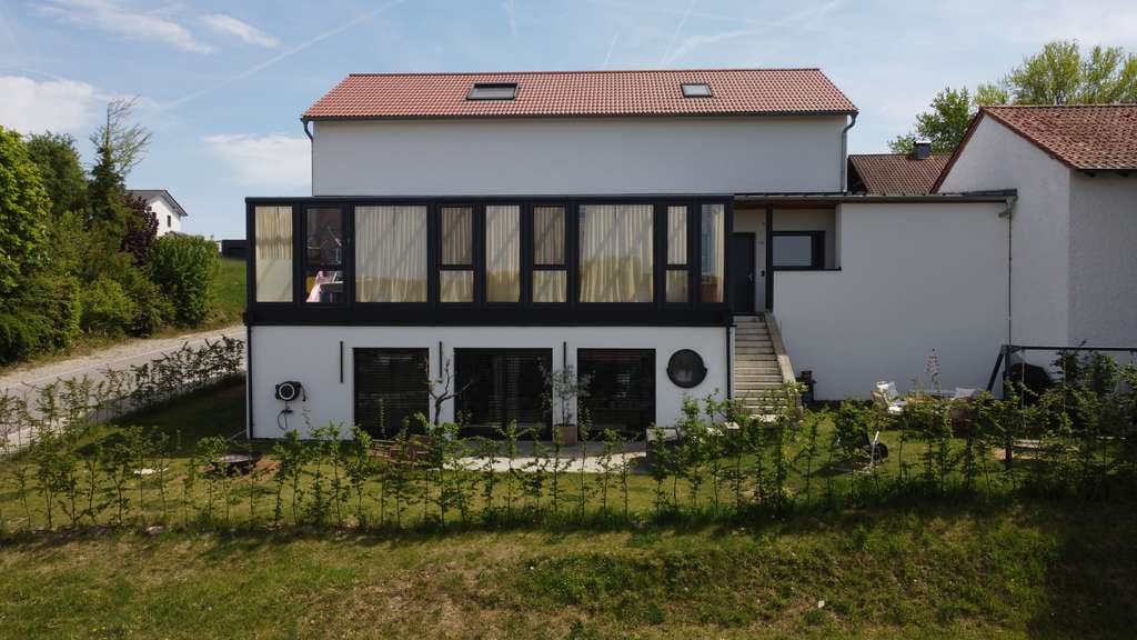 Immobilie in Mengkofen - Bieterverfahren: Neuwertiges Einfamilienhaus mit hochwertiger Ausstattung - Bild 2