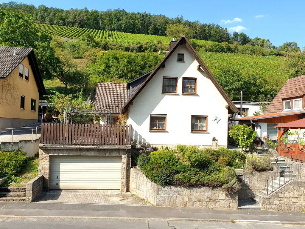 Immobilie in Karlstadt - Einfamilienhaus in Karlstadt – Traumhaftes Wohnen nahe Würzburg mit großzügigen Terrassen - Bild 0