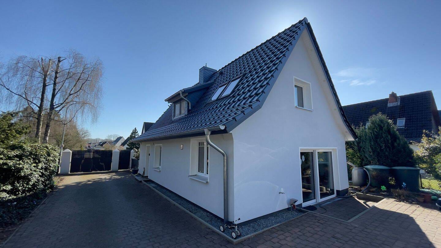 Immobilie in Rohlstorf - EFH/Nebengebäude 1950-2026, saniert, renoviert, überplant, 100 m² Wfl + Nfl.,4173 m² Grund, avi. Bauland, Raum und Fläche für viele Lebensziele - Bild 1