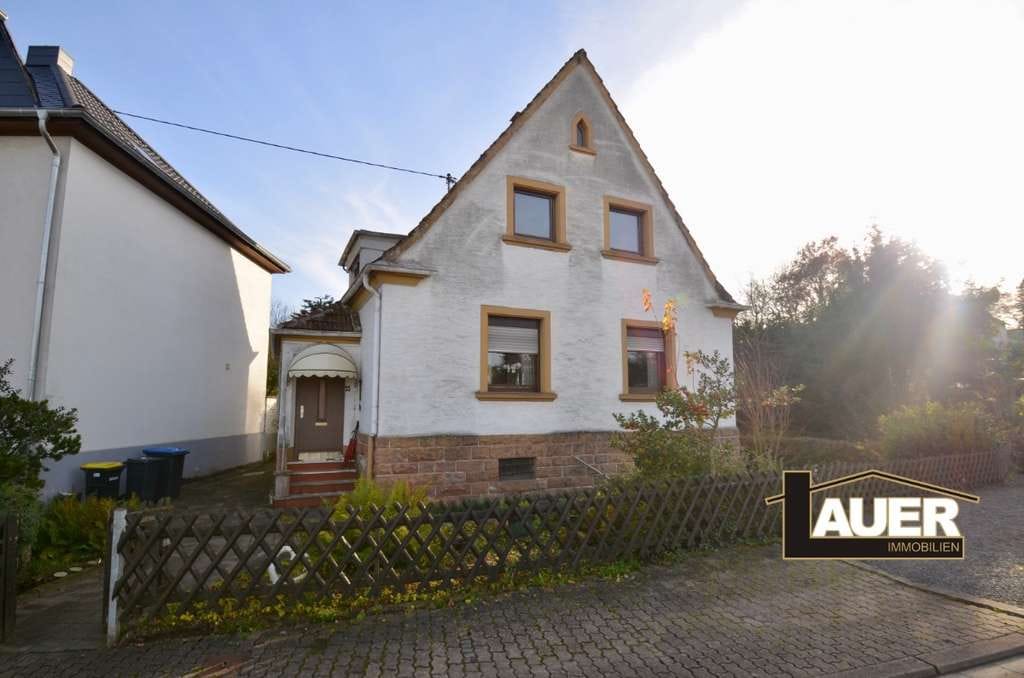 Immobilie in Merzig - Einfamilienhaus in Merzig zu verkaufen. - Bild 0