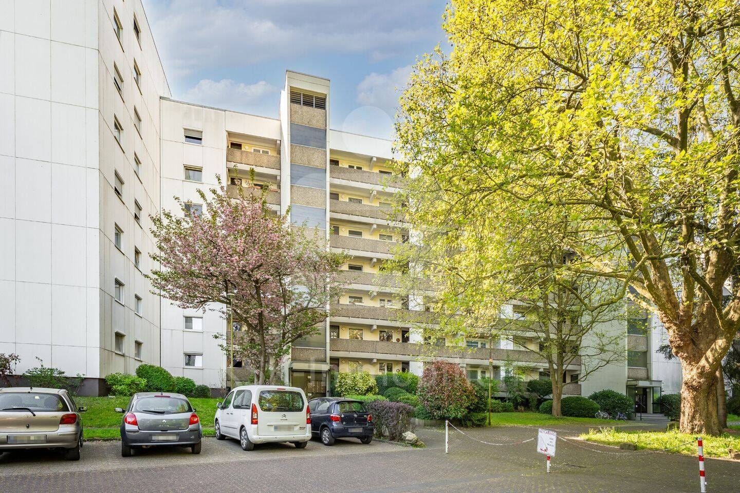 Immobilie in Hürth - Gepflegte Eigentumswohnung mit zwei Balkonen und Tiefgaragenstellplatz in 50354 Hürth-Hermülheim! - Bild 2