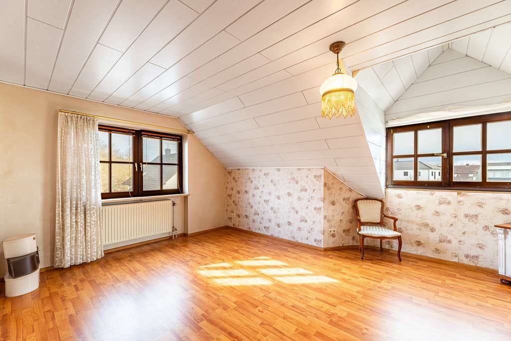 Immobilie in Pyrbaum - HEGERICH: Charmantes Einfamilienhaus mit Wintergarten und idyllischem Gartenparadies - Bild 4