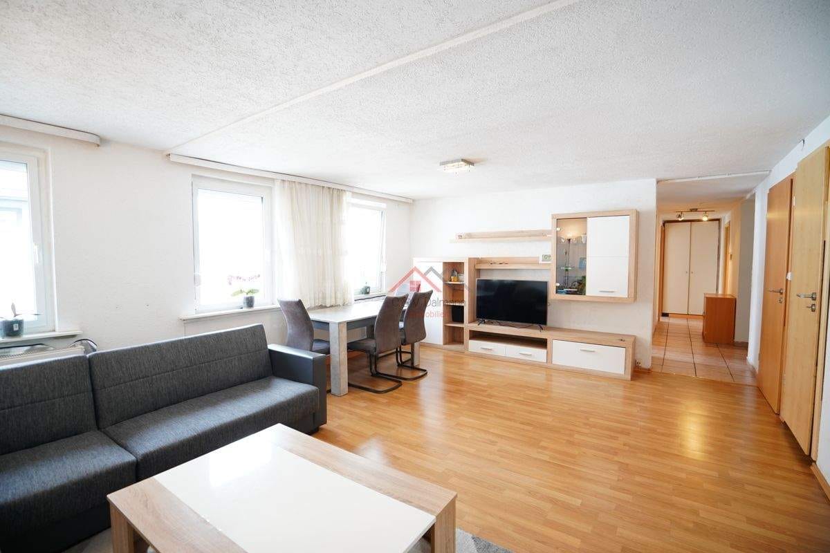 Immobilie in Tuttlingen - Stadtnahe 4 1/2-Zimmer-Wohnung mit Gartenanteil und Ausbaupotenzial! - Bild 2