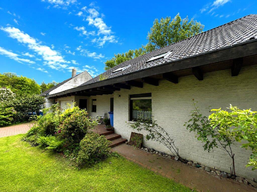 Immobilie in Ritterhude - Exklusives Grundstück mit Einfamilienhaus in Bestlage von Ritterhude - Ihre Chance auf ein außergewöhnliches Projekt oder eine Kernsanierung - Bild 1