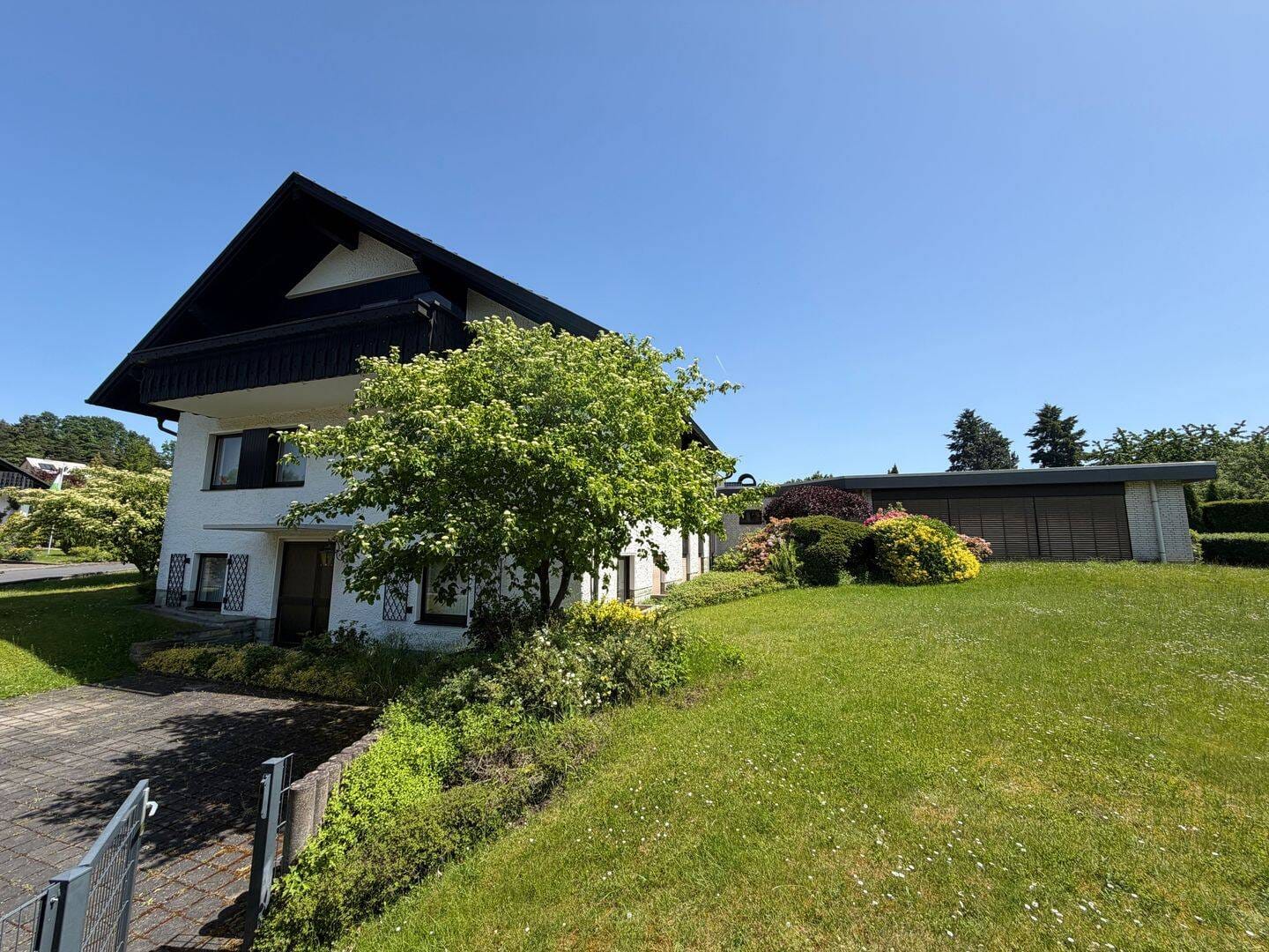 Immobilie in Witzenhausen - Architektonisch großzügige Immobilie mit Schwimmhalle und großem Grundstück in Witzenhausen - Bild 3