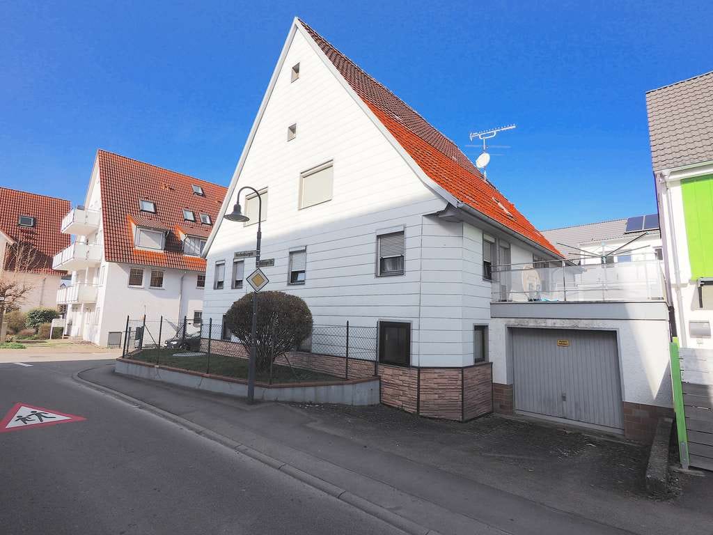 Immobilie in Bondorf - Einfamilienhaus mit Scheune und großem Ausbaupotential - Bild 1