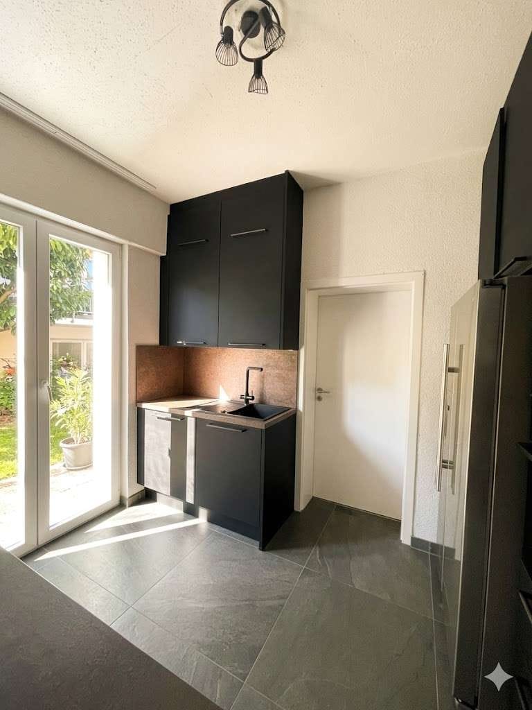 Immobilie in Kirchheim am Neckar - Super moderne und große Eigentumswohnung mit Garten und Einzegarage - Bild 1
