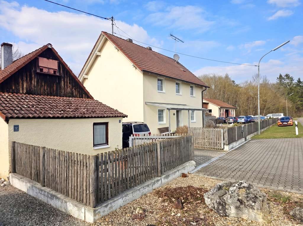 Immobilie in Münchsmünster - Wohnen & Arbeiten – Einzigartiges Anwesen mit Wohnhaus & Grundstück mit Werkstatt in Münchsmünster - Bild 0