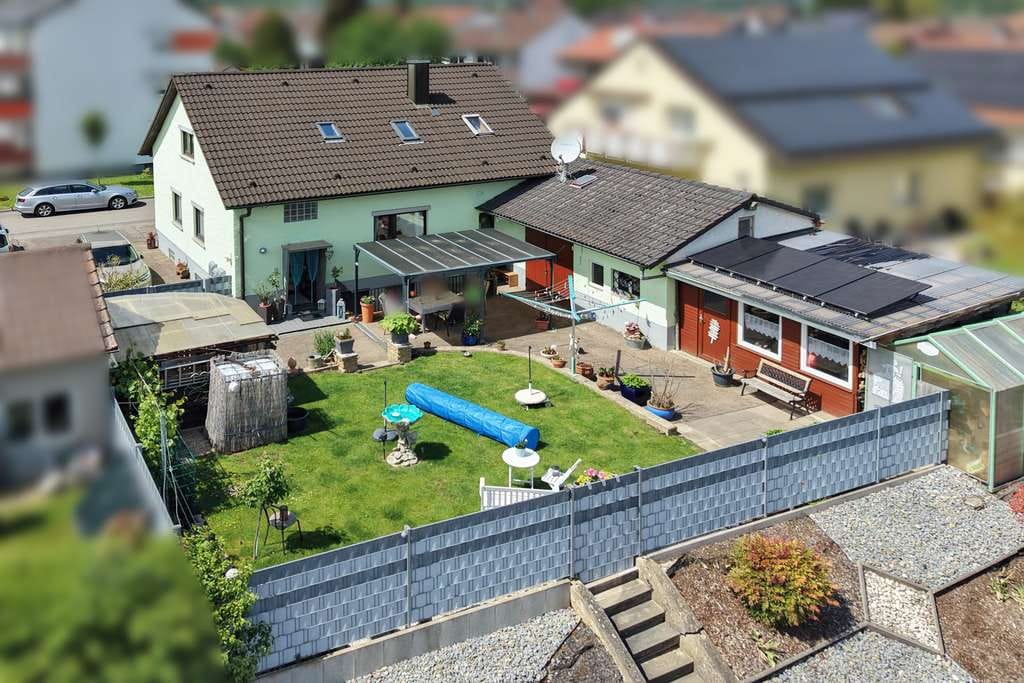 Immobilie in Massenbachhausen - Zweifamilienhaus mit schönem Garten & Perspektive – ideal für Kapitalanleger und spätere Eigennutzer - Bild 1
