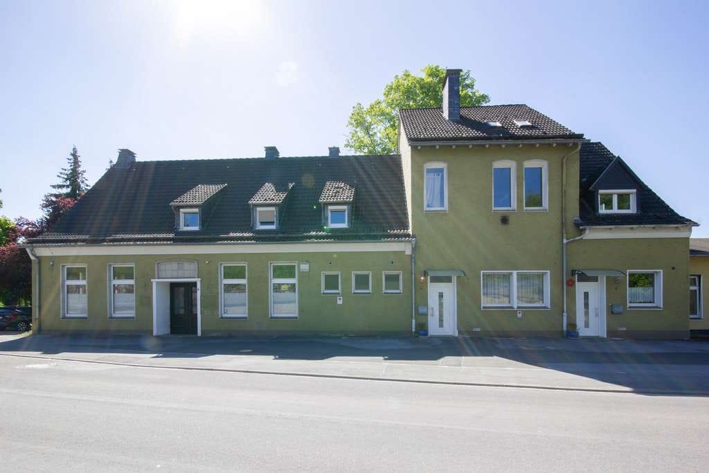 Immobilie in Warstein - Charmantes Mehrfamilienhaus mit Ausbaupotenzial – perfekt für Kapitalanleger oder Eigennutzer - Bild 0