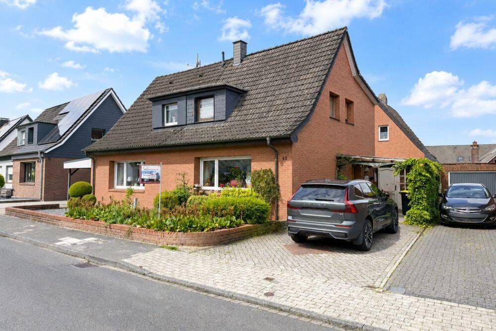 Immobilie in Nordhorn - Doppelhaushälfte mit Nebengebäude - Bild 0