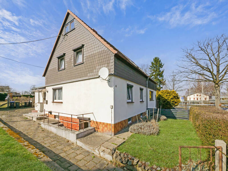 Immobilie in Neustadt in Sachsen - Klassischer Charme in Neustadt (Sa): Gemütliche 5-R-Doppelhaushälfte mit grünem Grundstück (590 m2) - Bild 0