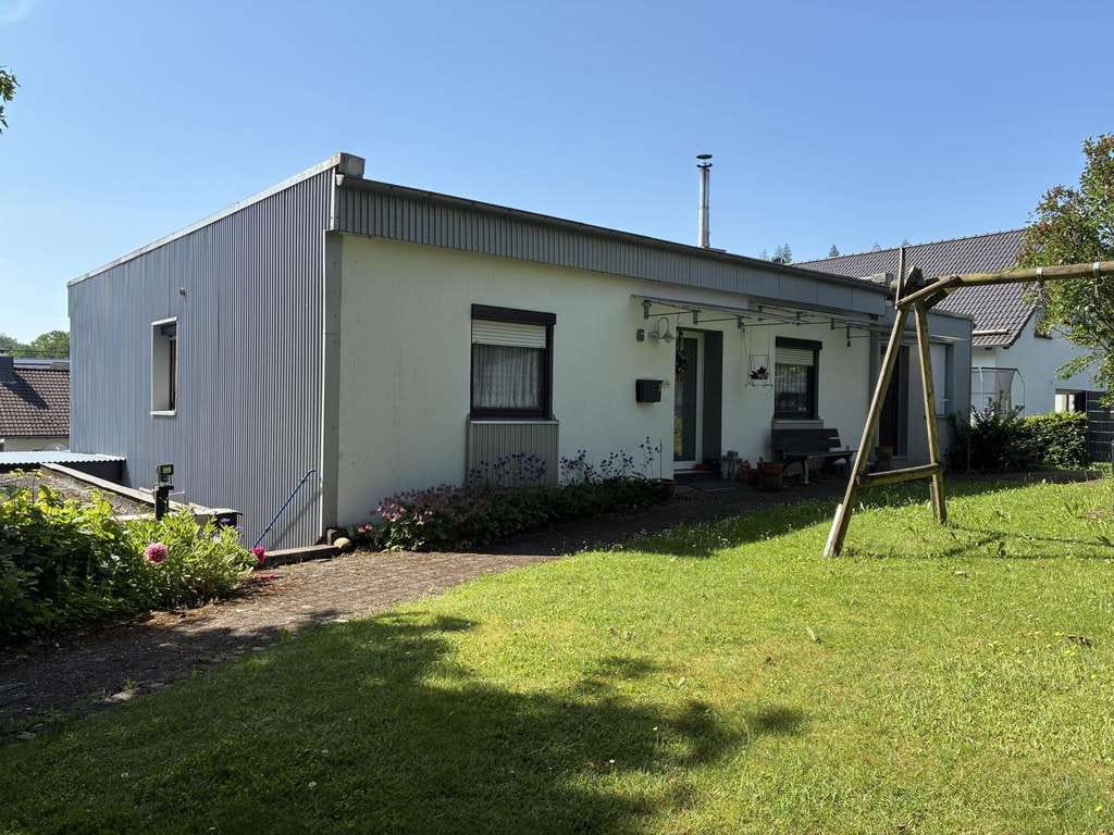 Immobilie in Netphen - Einfamilienhaus in Netphen-Unglinghausen auf großem Grundstück - Bild 1