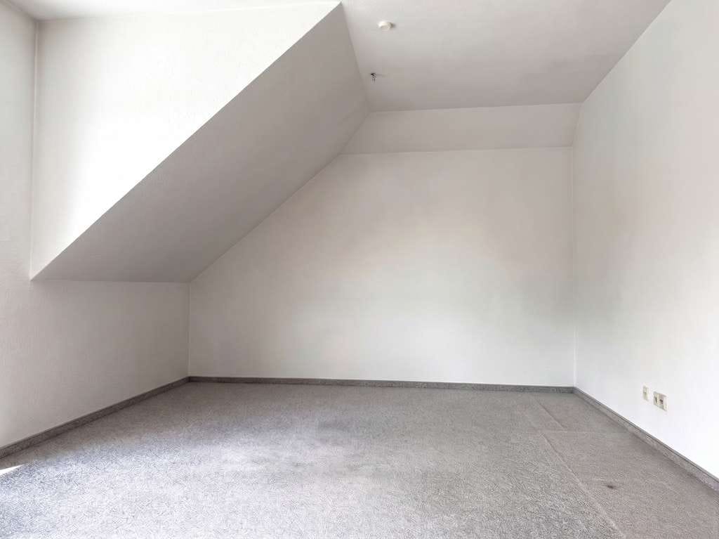 Immobilie in Illertissen - Ideal für die beste Phase des Lebens oder als Anlage: 
2-Zimmer-Wohnung mit Balkon, Aufzug & Carpor - Bild 4