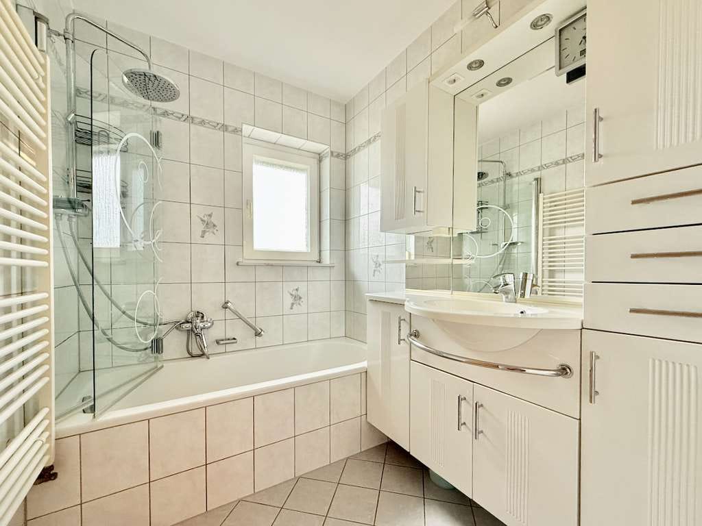 Immobilie in Wangen im Allgäu - Neuer Preis! Charmante 3-Zimmer-Wohnung mit Balkon, Gartenhäuschen und Einzelgarage - Bild 4