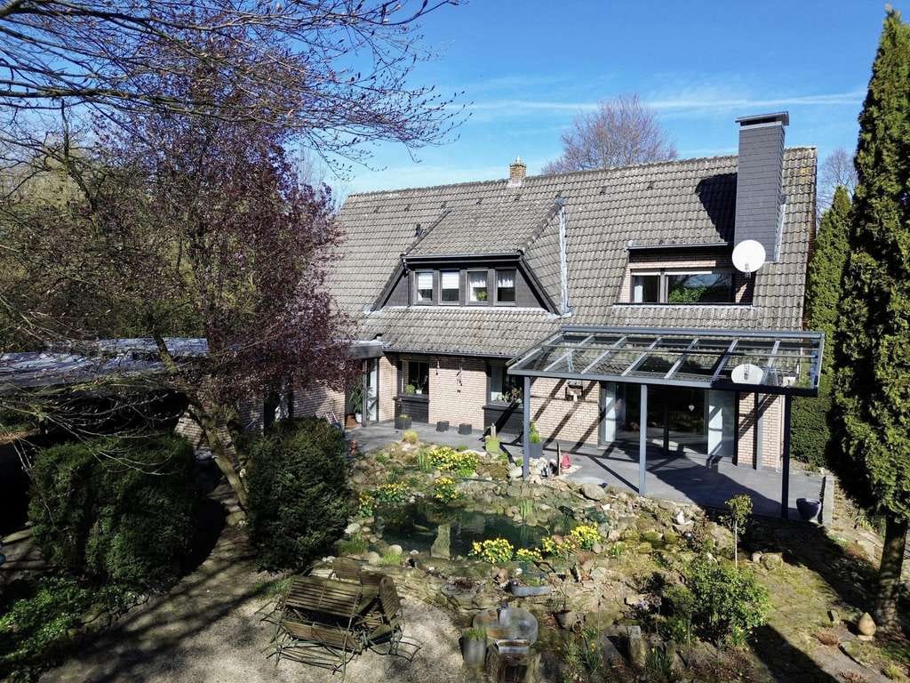 Immobilie in Wietmarschen - Gepflegtes Zweifamilienhaus mit großem Südgrundstück - Bild 0