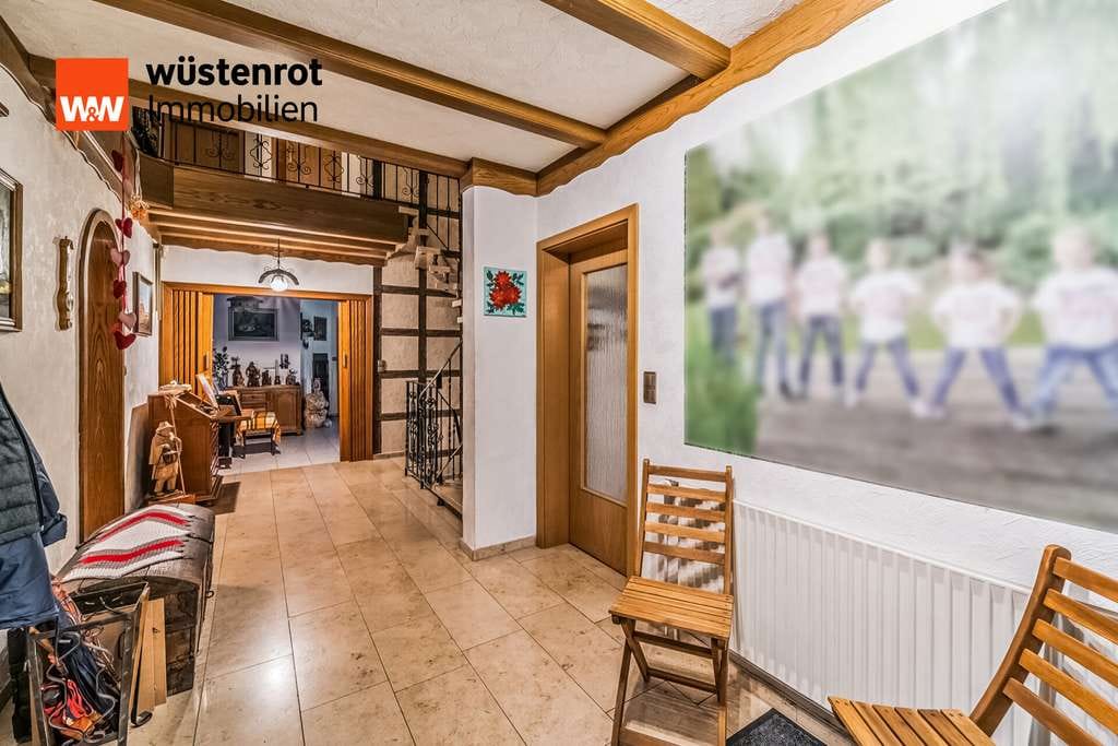 Immobilie in Bösel - Geräumiges Wohnhaus mit Doppelgarage und vielfältigen Nutzungsmöglichkeiten in begehrter Wohnlage - Bild 1