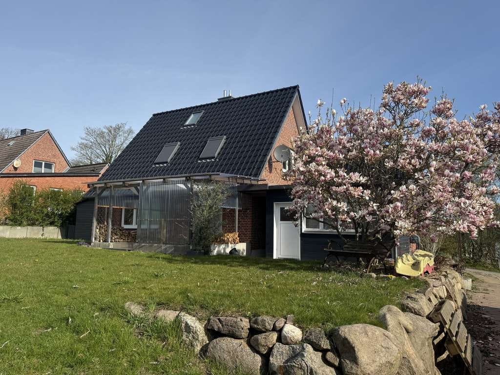 Immobilie in Stocksee - Saniertes und modernes Einfamilienhaus auf sonnigem Grundstück in Feldrandlage - Bild 0