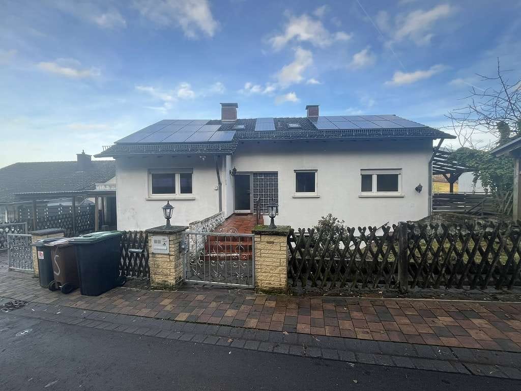 Immobilie in Gehrweiler - Einfamilienhaus mit Einliegerwohnung auf großem Grundstück - Bild 1