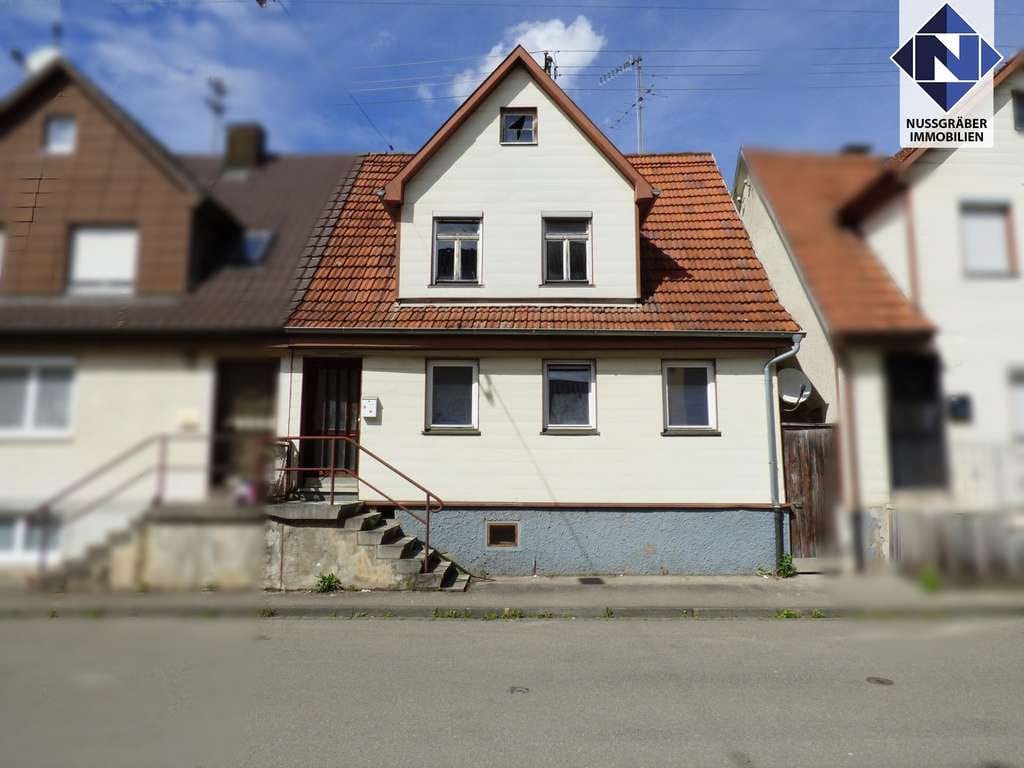 Immobilie in Nürtingen - Sanierungsbedürftige Doppelhaushälfte in zentraler Lage - ideale Grundlage für Handwerker - Bild 0
