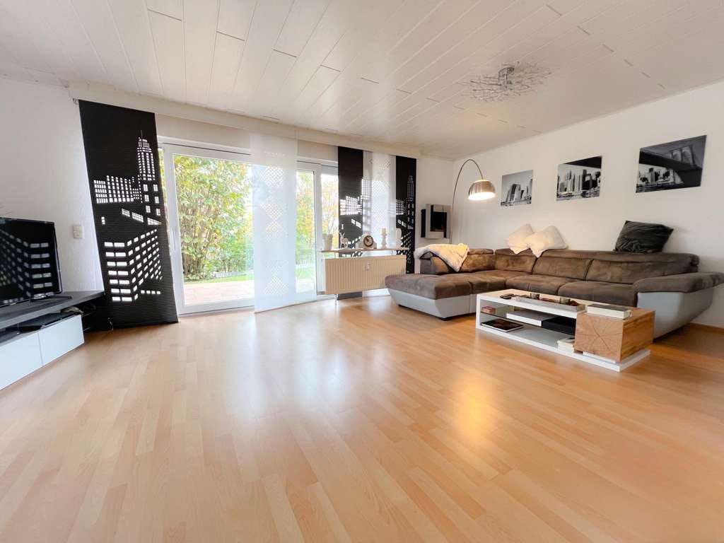 Immobilie in Hemau - Einfamilienhaus mit Einliegerwohnung in Hohenschambach  - Bild 1