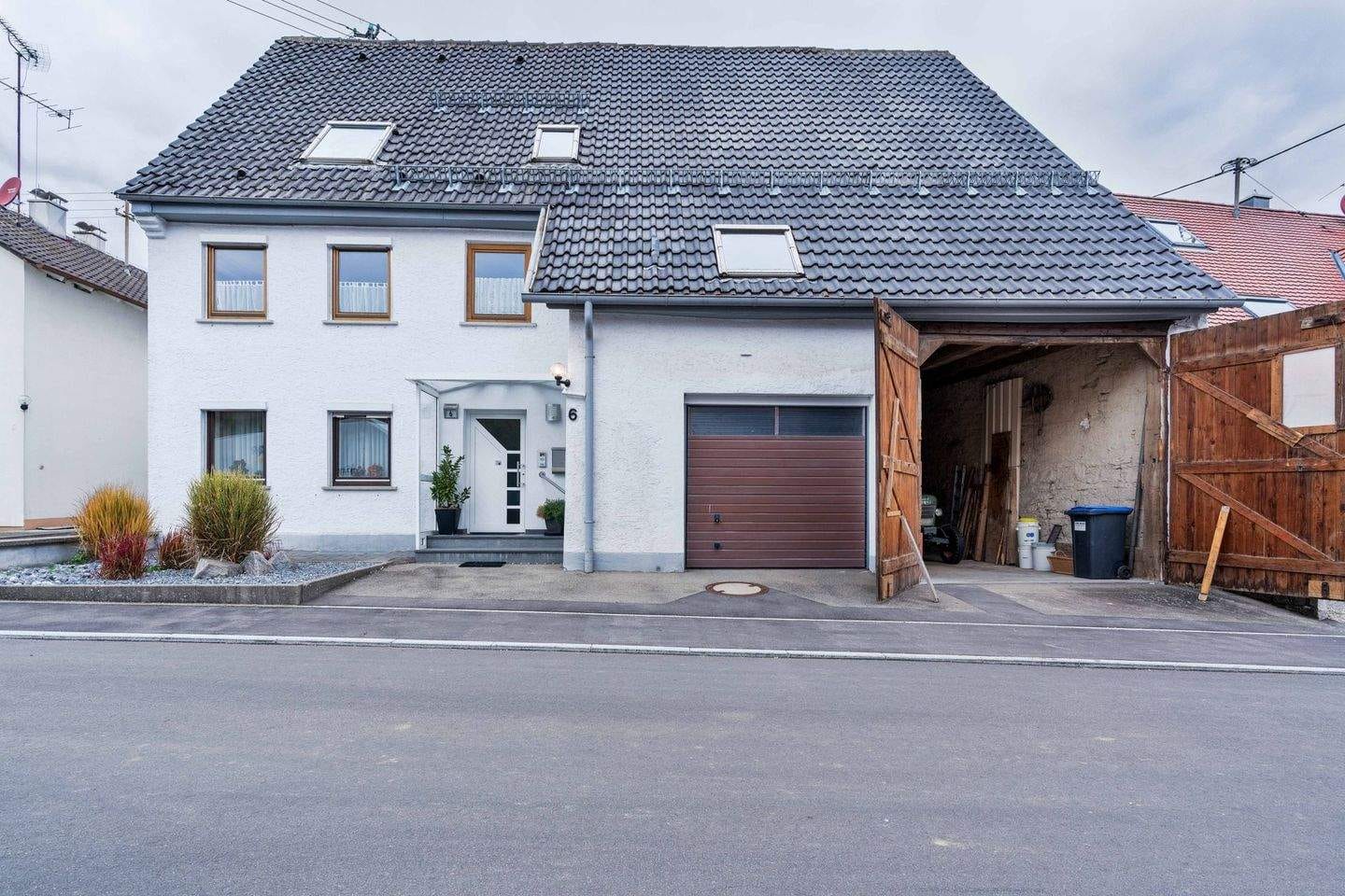 Immobilie in Laichingen - Einfamilienhaus mit Scheune und viel Potenzial in Laichingen/Machtolsheim - Bild 0