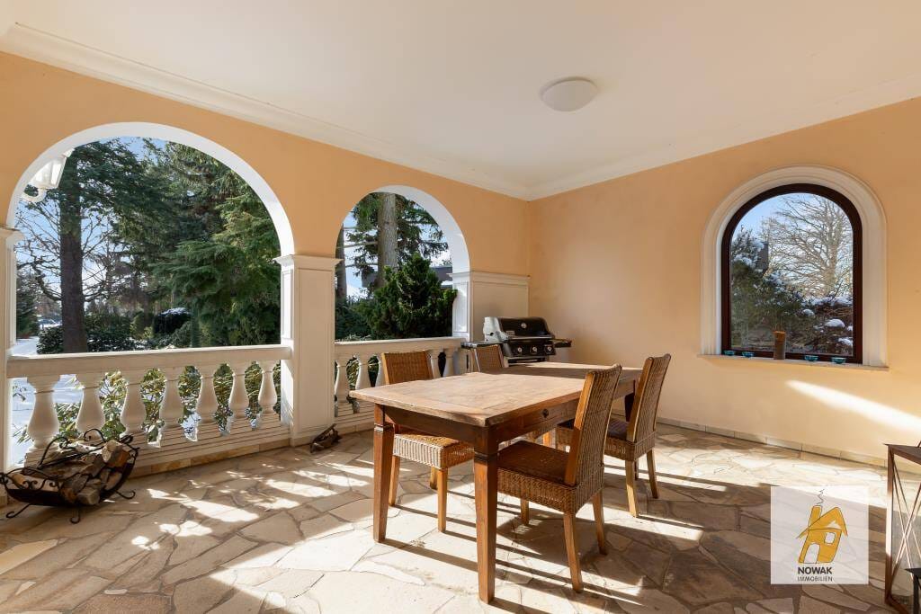 Immobilie in Marschacht - Repräsentatives Landhaus mit ca. 365 m² Wohn- /Nutzfläche auf einem ca. 2.400 m² großen Anwesen am Elbdeich - Bild 2