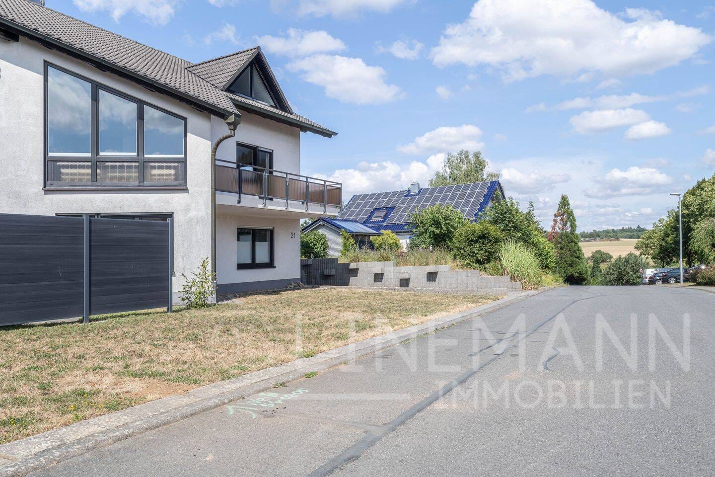 Immobilie in Hardheim - Ihr grüner Wohntraum: Saniertes 3-Familienhaus – Perfekt für Eigennutzer, Investoren und Familien - Bild 0
