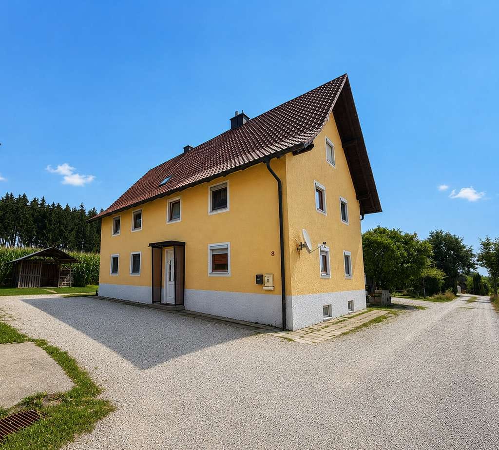Immobilie in Altfraunhofen - Seltene Gelegenheit: Mehrfamilienhaus mit drei Wohneinheiten, Garten und einzigartigem Weitblick! - Bild 0