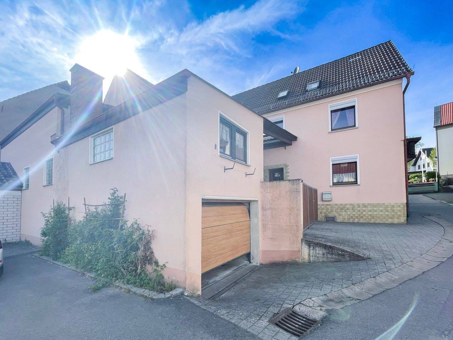 Immobilie in Riedbach - Freistehendes, saniertes Einfamilienhaus in Humprechtshausen mit viel Nutzfläche und großzügigem Hof - Bild 2