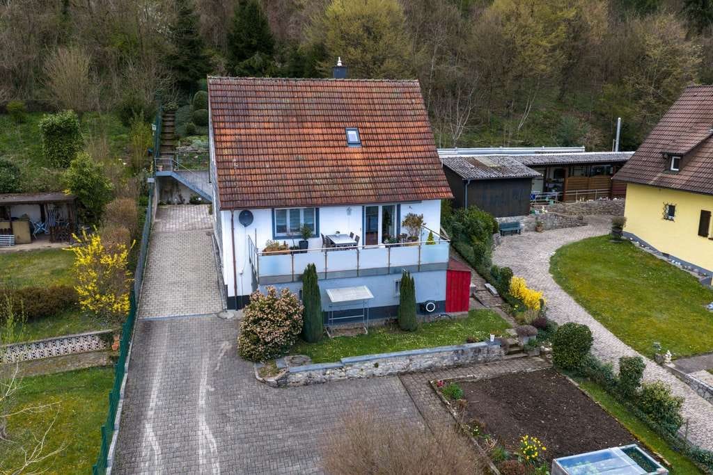 Immobilie in Dogern - Ein Haus mit Charme auf tollem Grundstück! - Bild 1