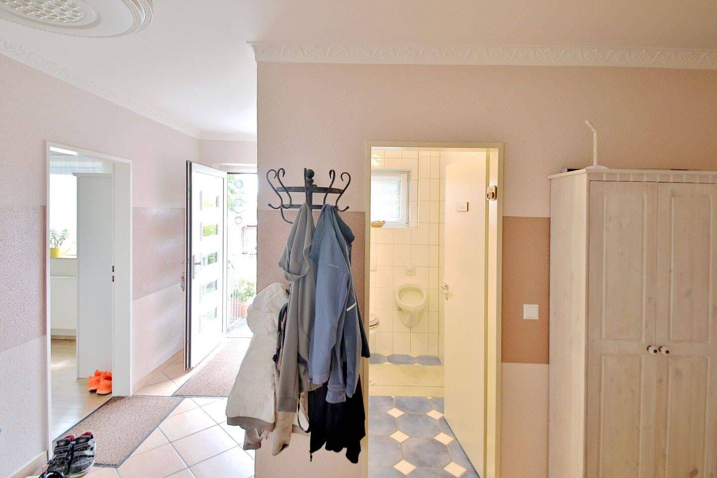 Immobilie in Buggingen - Vielseitiges Wohn- und Geschäftshaus in Buggingen – stilvoll wohnen und arbeiten unter einem Dach - Bild 2